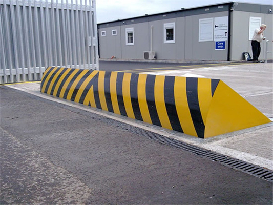 High tonnage hydraulic control checkpoint road blocker system , LED light warning
